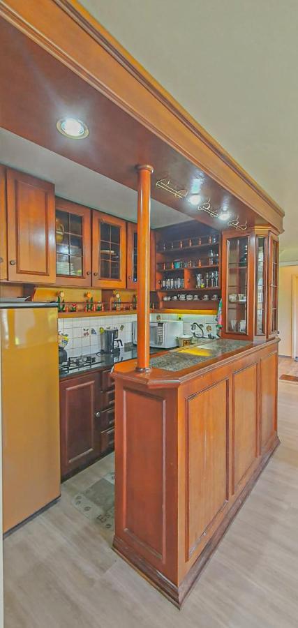 Duplex Floresta Negra - Sua Base Perfeita Em Gramado! Otima Localizacao Lagonegro 500M - 02 Quartos E 02 Banheiros Para Familia Em Condominio Fechad0, Cozinha Completa Com Garagem E Portaria 24H Екстериор снимка
